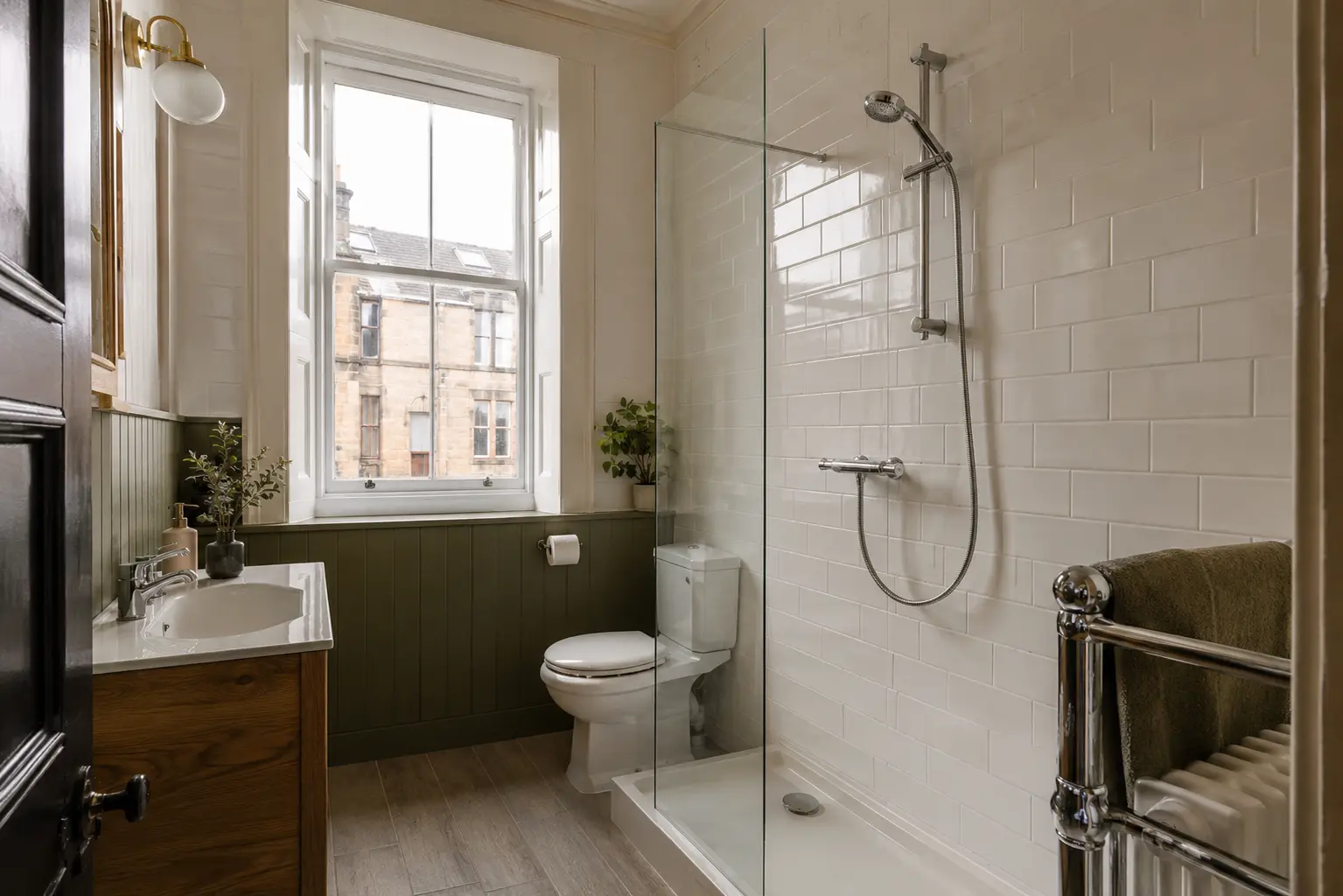 Finished bathroom in a Paisley sandstone tenement flat