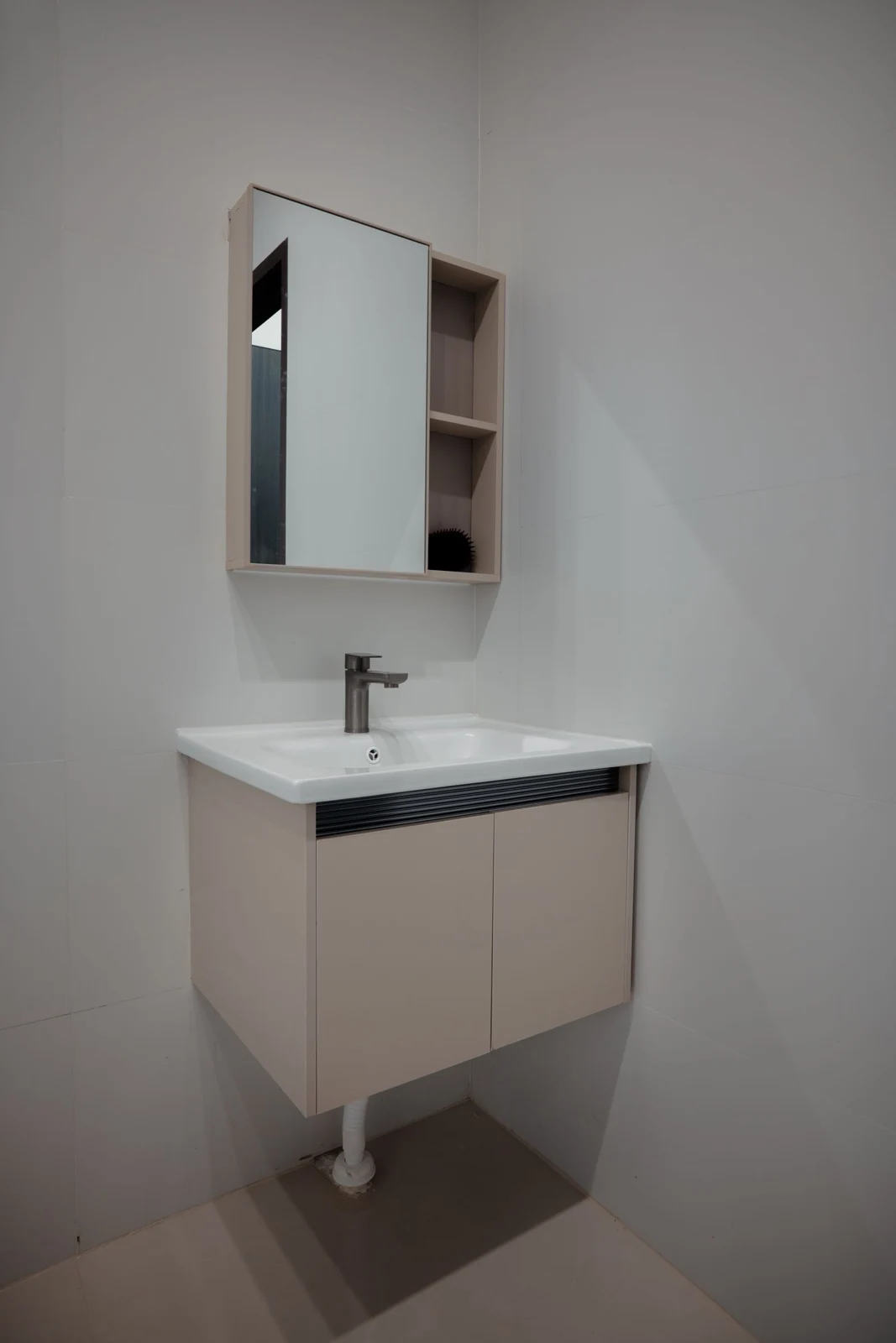 Small wall-mounted bathroom basin