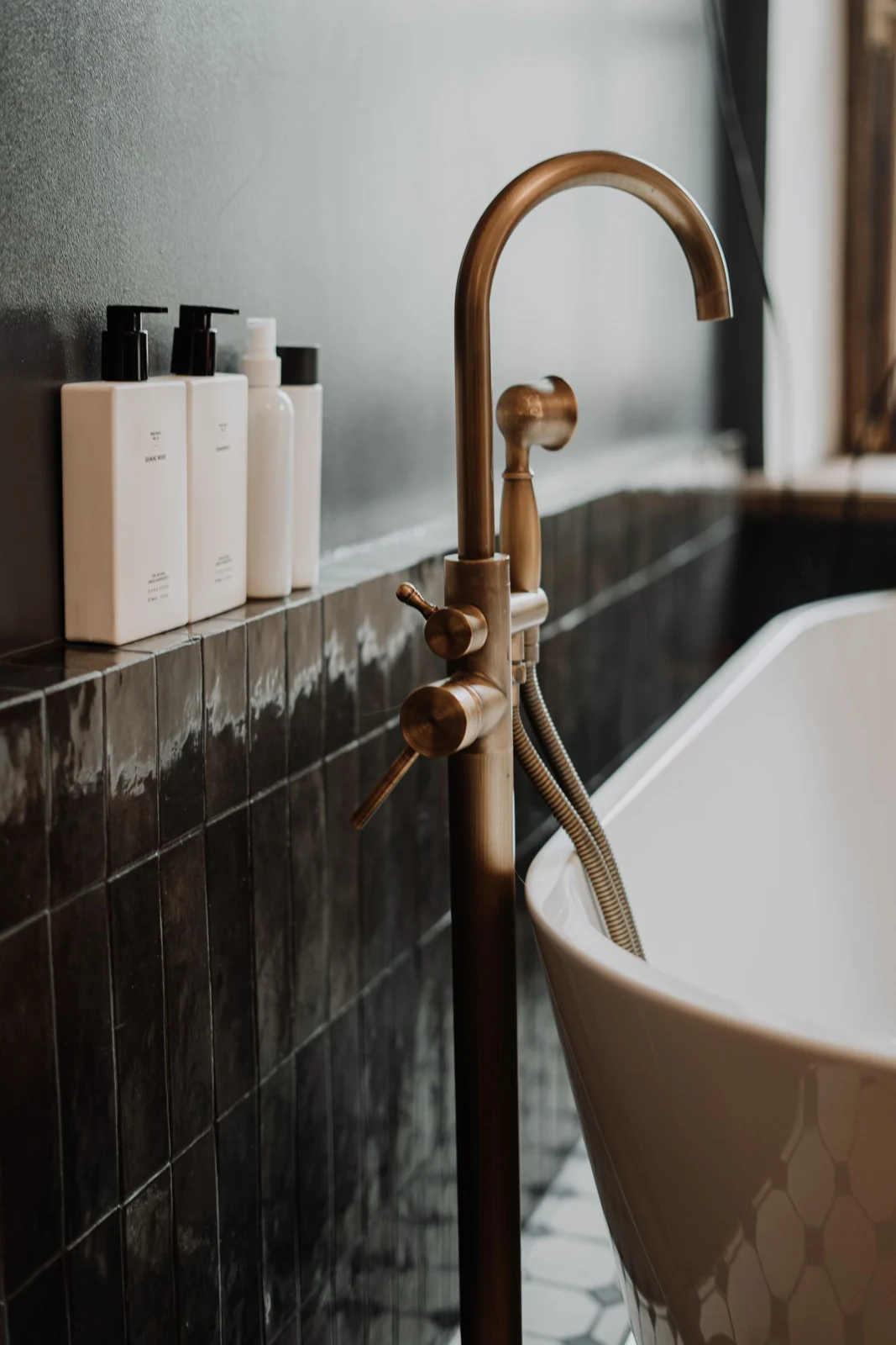 Bath tap and hand shower
