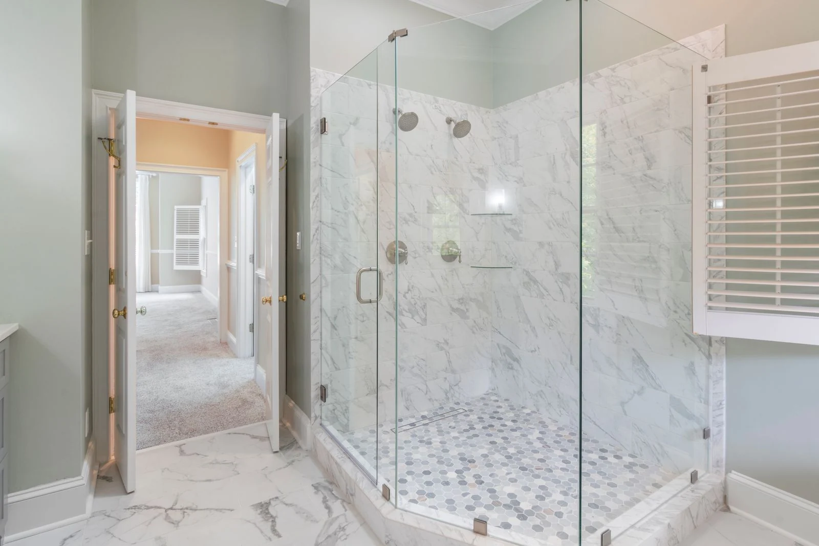 Bathroom layout and fittings