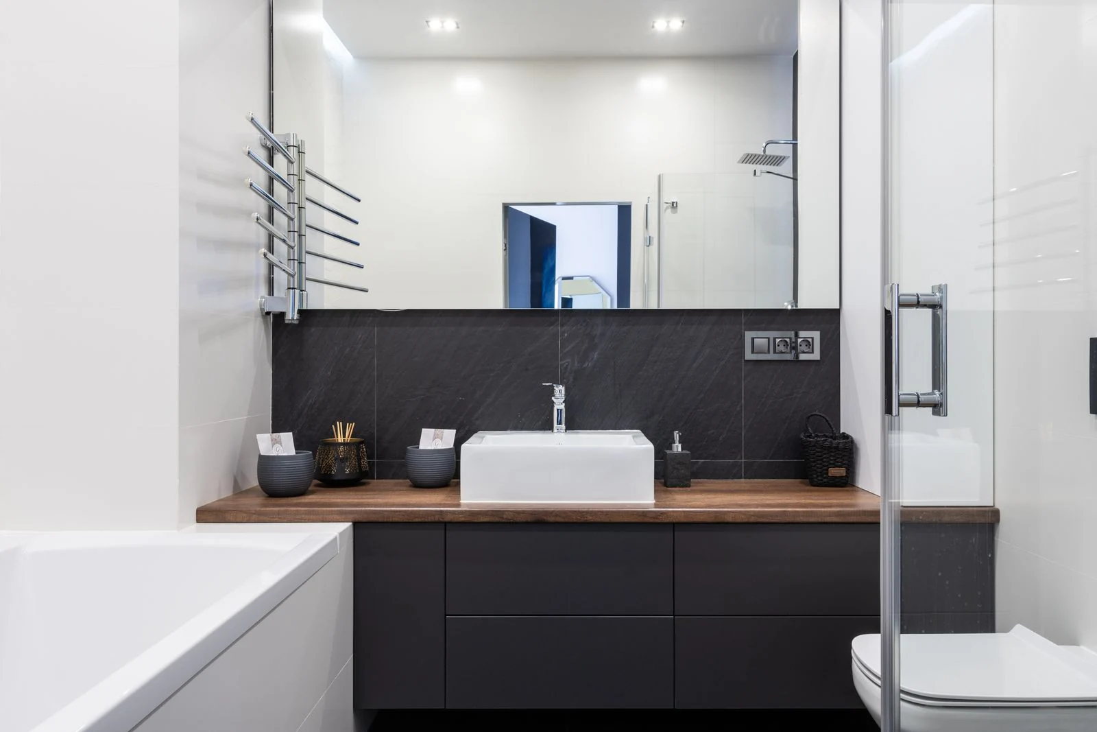 Bathroom layout and fittings