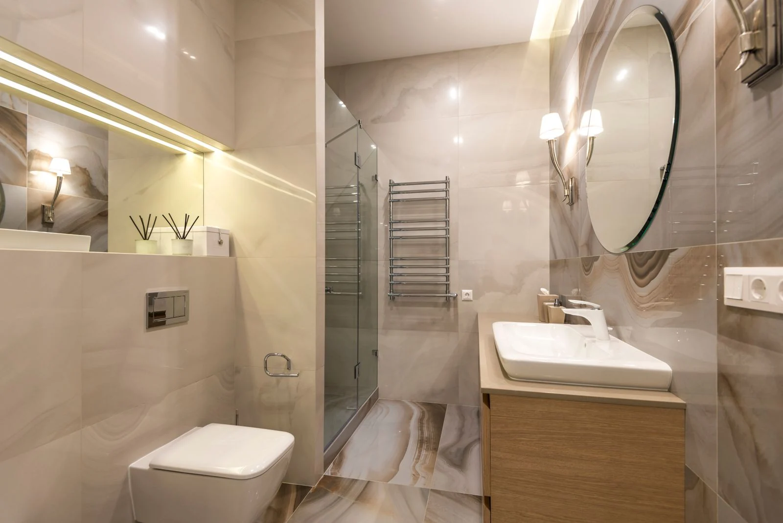 Bathroom layout and fittings